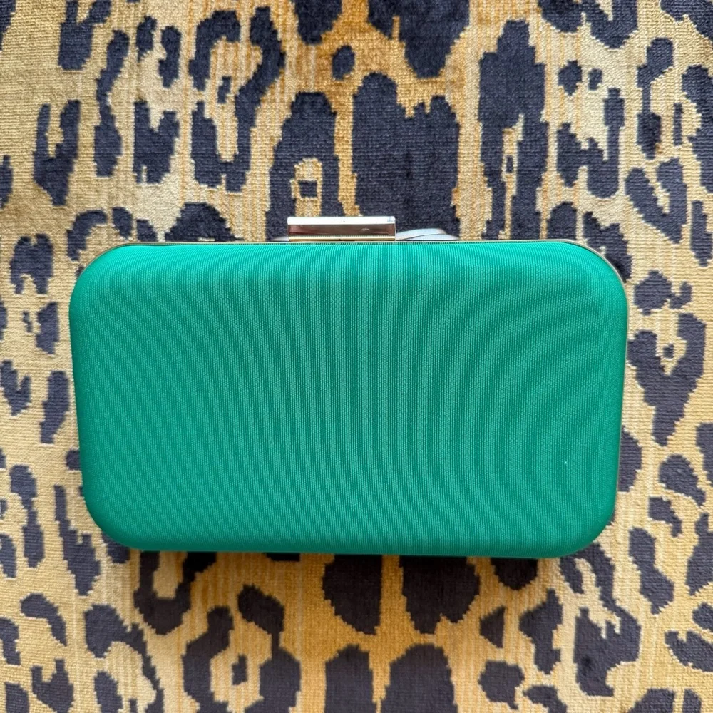 NWT Lilly Pulitzer Jessy Bow Hard Clutch Bamboo Green Gold Chain Crossbody Bag